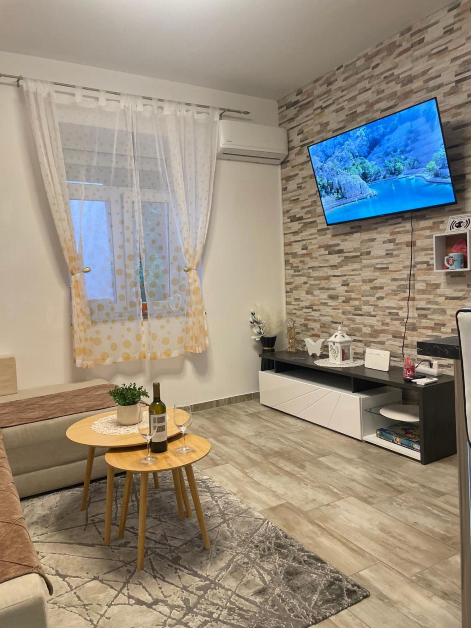Apartment Lucija Ябланац Екстериор снимка